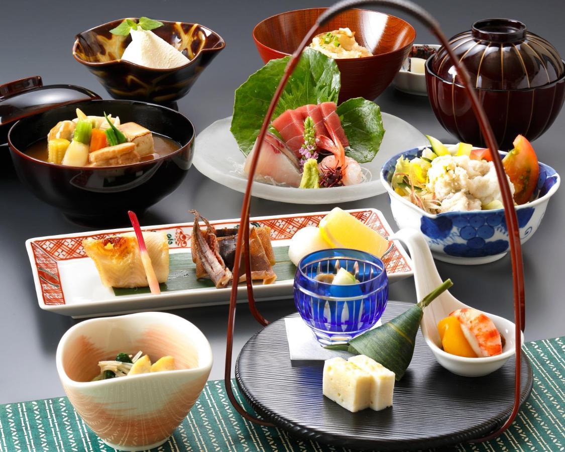 טוקיו Marunouchi Hotel מראה חיצוני תמונה A selection of Japanese cuisine