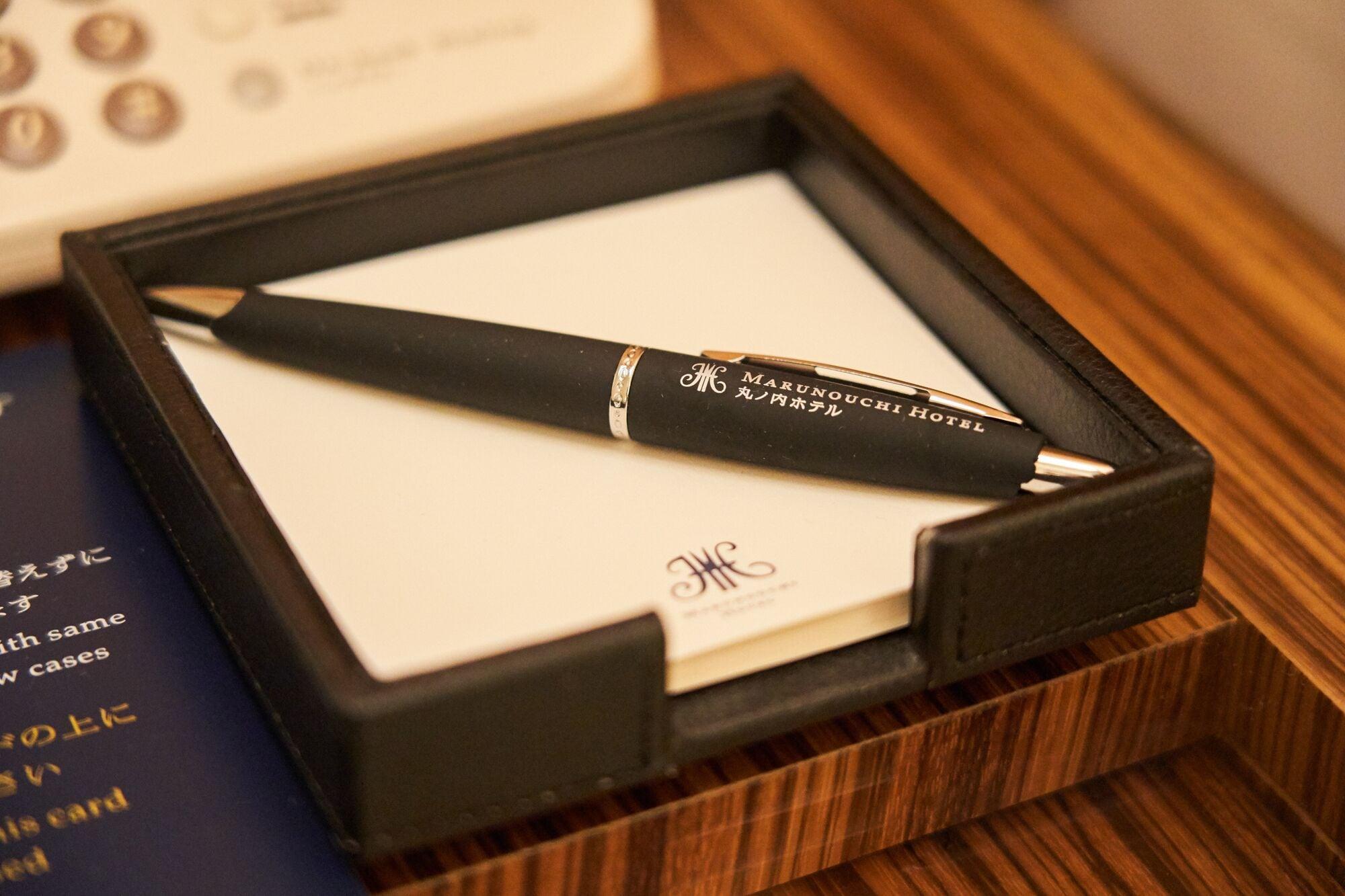 טוקיו Marunouchi Hotel מראה חיצוני תמונה A pen and notepad