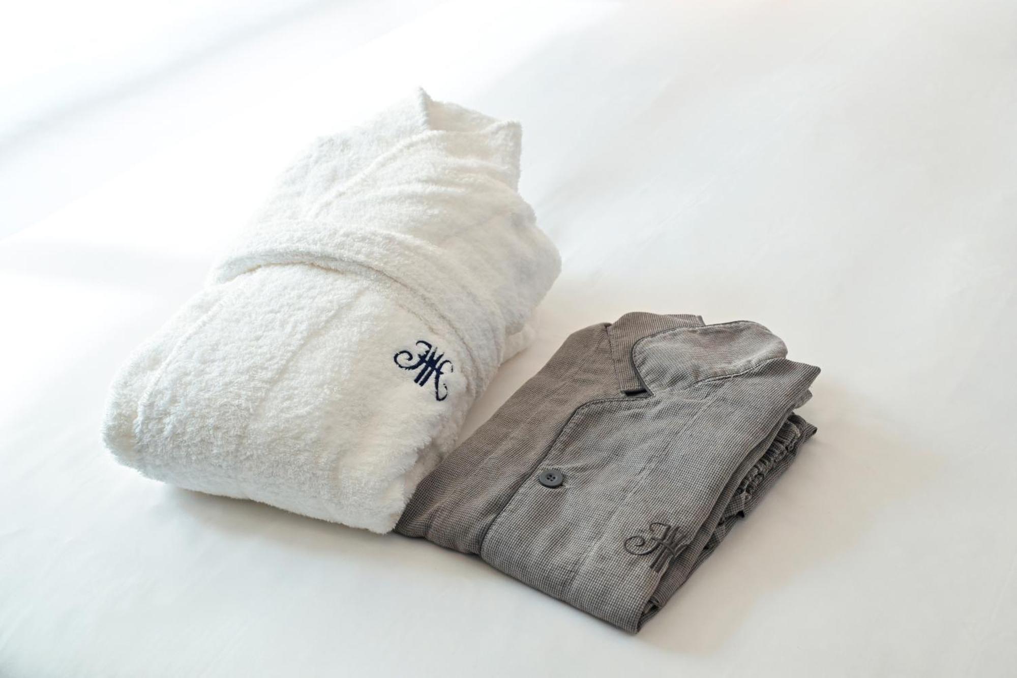 טוקיו Marunouchi Hotel מראה חיצוני תמונה A bathrobe